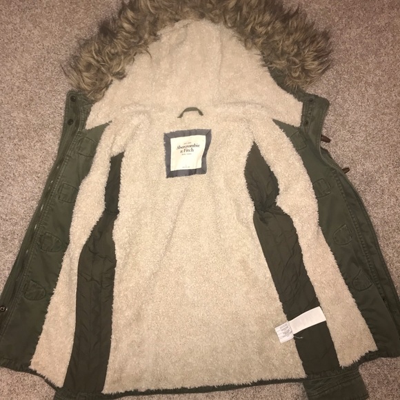 Hooded Abecrombie & Fitch Military Green Winter Jacket (L) - Picture 2 of 6